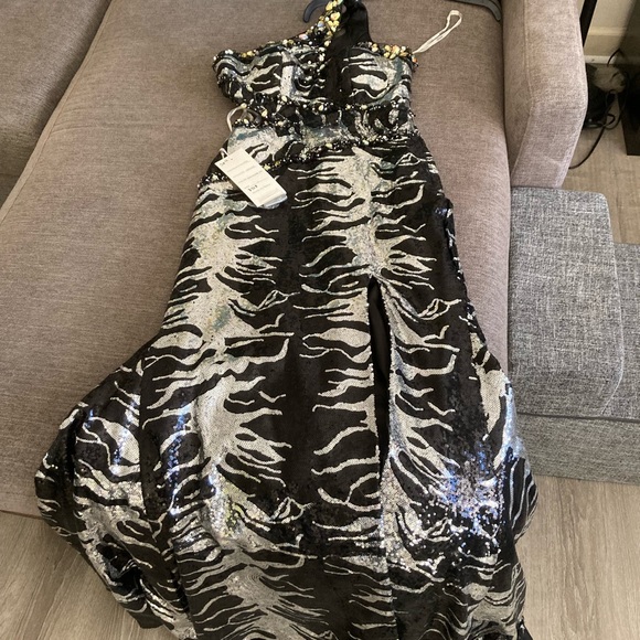 Tony Bowls Prom Dress - Picture 4 of 6